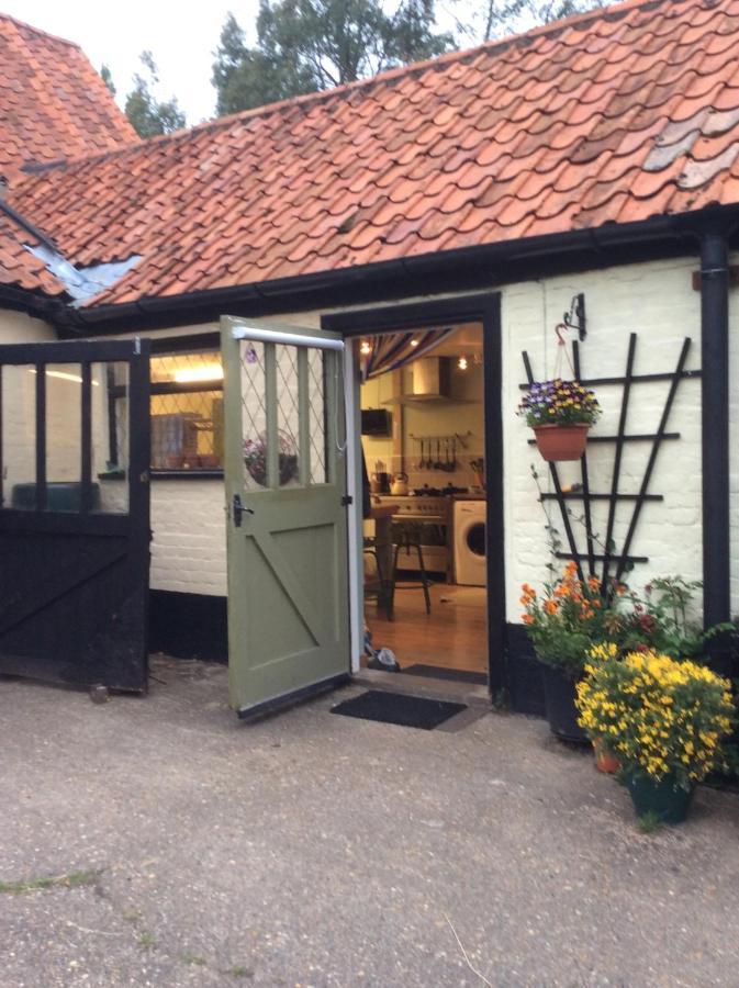 Valley Farmhouse, Westhall Redisham Bagian luar foto